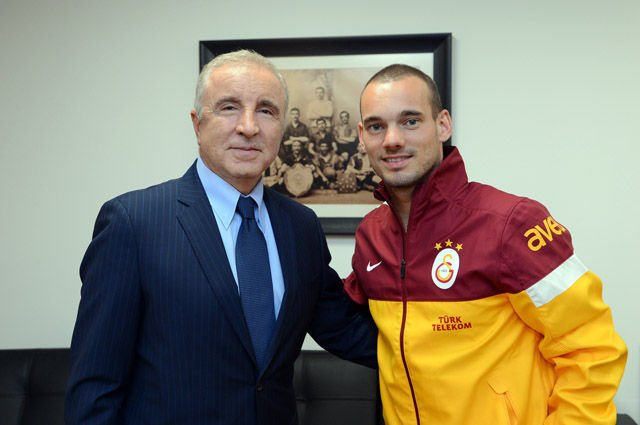 Ünal Aysal, yönetimi Sneijder'la ilgili eleştirdi!