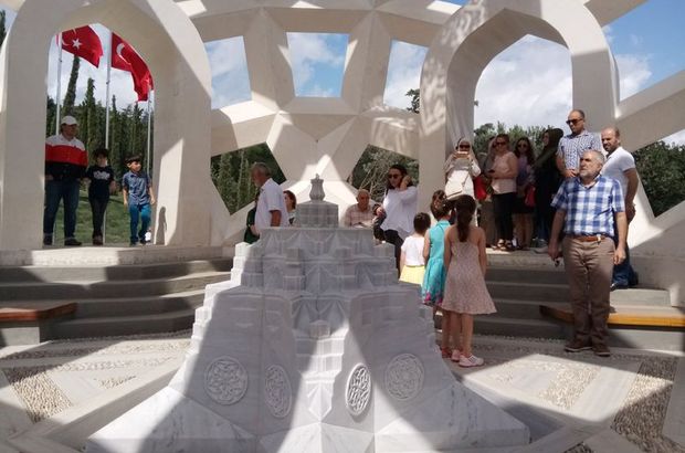 15 Temmuz Şehitler Anıtı vatandaşların akınına uğradı