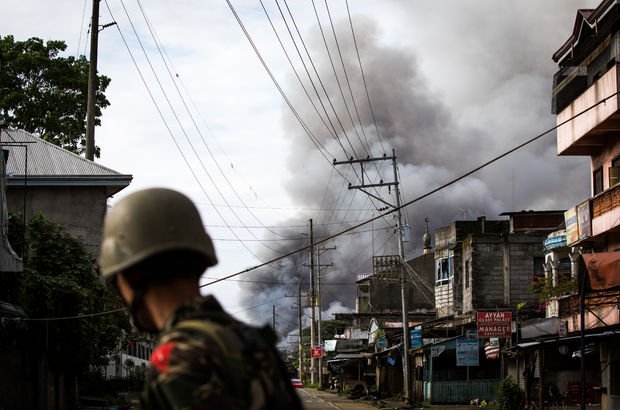 Filipinler'de sıkıyönetim yıl sonuna kadar uzatıldı