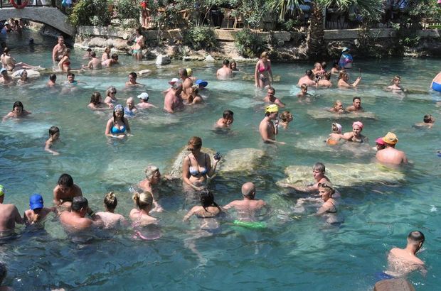 Pamukkale'deki antik havuz turistlerin yeni gözdesi oldu