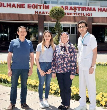 23 yÄ±ldÄ±r bÃ¶brek yetmezliÄi rahatsÄ±zlÄ±ÄÄ± ile boÄuÅan, son 9 yÄ±ldÄ±r da diyaliz makinesine baÄlÄ± yaÅayan 43 yaÅÄ±ndaki Sabriye Sonel, GÃ¼lhane EÄitim ve AraÅtÄ±rma Hastanesiânden gece yarÄ±sÄ± gelen mÃ¼jdeli haberle ikinci baharÄ±na adÄ±m attÄ±. âSincanâdan GÃ¼lhaneâye 13 dakika gibi rekor bir sÃ¼rede geldikâ diyen Sonelâe kadavradan alÄ±nan bÃ¶brek nakledildi
