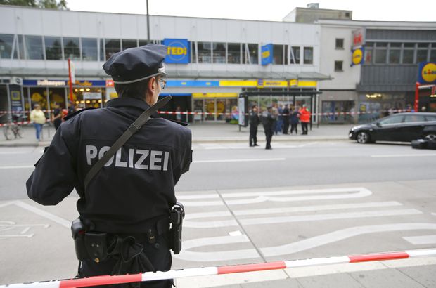 Almanya'da süpermarkette bıçaklı saldırı! Ölü ve yaralılar var...