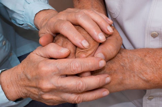 65 yıllık evli, 91 yaşındaki çift el ele ötanazi yaptı