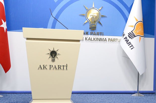 AK Parti'de bir il başkanı daha istifa etti