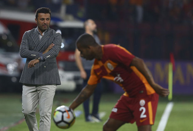 Osmanlıspor Teknik Direktörü Bülent Uygun'un ceketi, sosyal medyayı salladı!