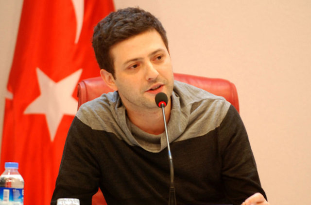 Algı Eke ile Ulaş İnan Torun, Alaçatı'da tatil yapıyor ...