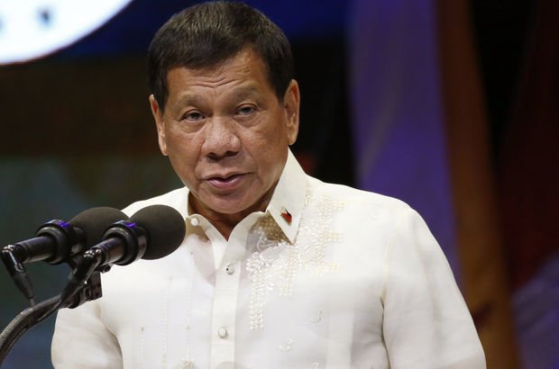 Rodrigo Duterte: Polise karşı çıkan 'aptallar' öldürülebilir!