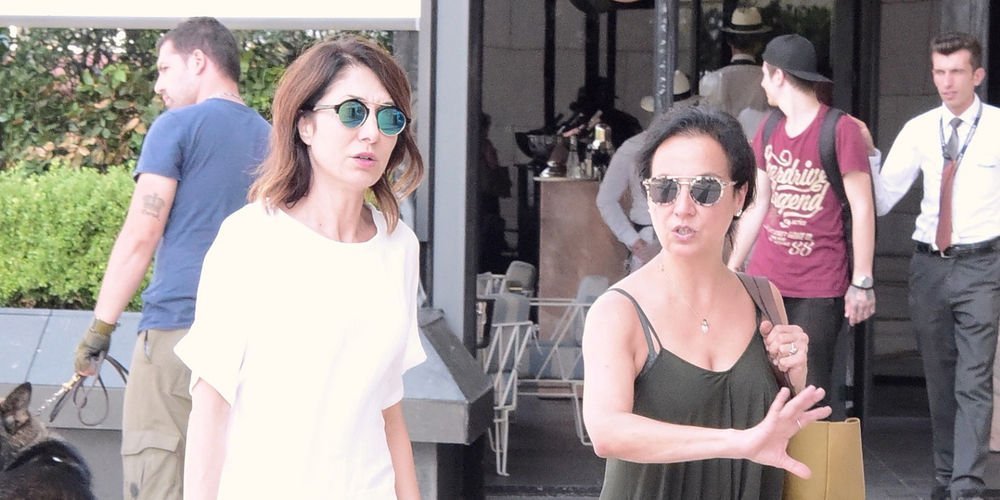 Mağazaları dolaştı