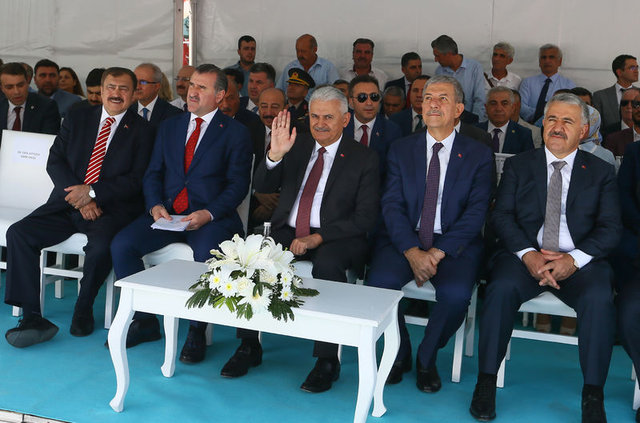İzmir'de Göztepe, Karşıyaka ve Alsancak statlarının temel atma töreni gerçekleştirildi