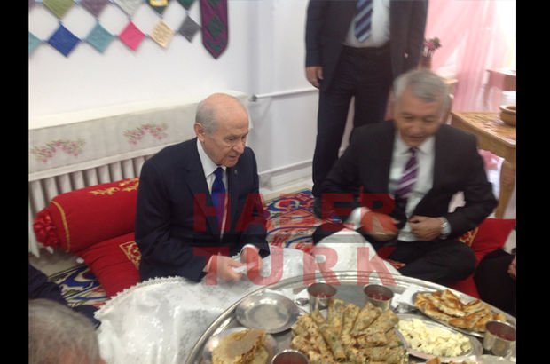 Mhp Lideri Devlet Bahceli Isparta Da Acilis Sonrasi Yemegini Yer Sofrasinda Yedi Gundem Haberleri