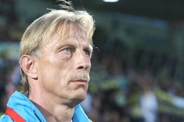 Christoph Daum Fenerbahçe'de 2009/10 sezonunda lige 4'te 4 yaparak başlamıştı