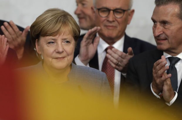 Merkel 68 yılın dip noktasında: Ufukta 'Jamaika koalisyonu' var!