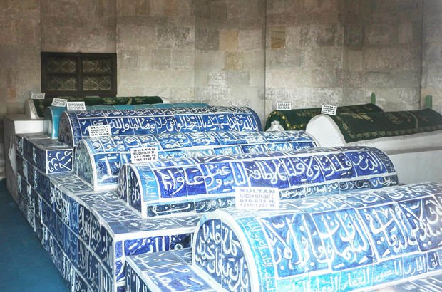'Konya'da kemikleri karışan Alaeddin Cami’deki Selçuklu Sultanları yeniden defnedildi' iddiası