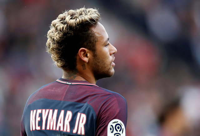 PSG'de Neymar penaltı golü sonrasında Cavani'ye sarıldı