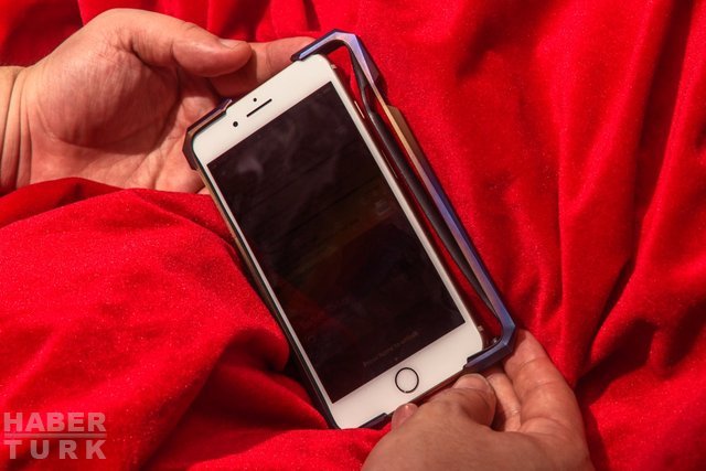 iPhone için kendisinden pahalı titanyum kılıf
