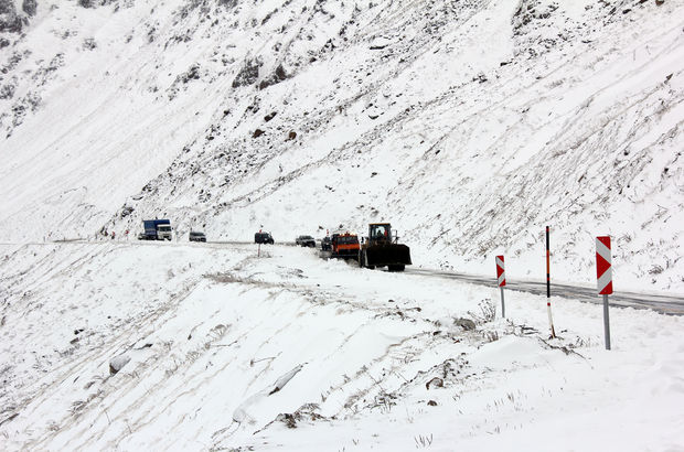 Ovit Dağı ulaşıma kapandı, mahsur kalan 6 kişi kurtarıldı