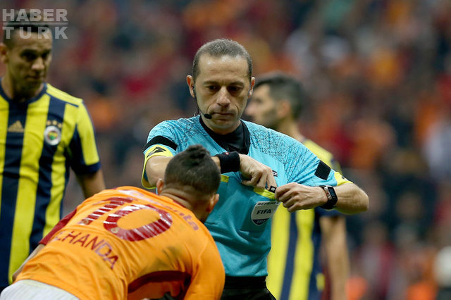 Cüneyt Çakır'ın Galatasaray - Fenerbahçe maçındaki tartışmalı kararları