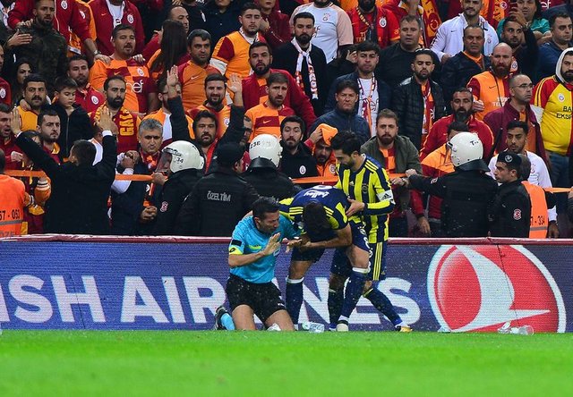 Cüneyt Çakır'ın Galatasaray-Fenerbahçe maçı derbi notu belli oldu! | Hatıra kitabında Tarık Ongun'un Fenerbahçeli olduğu iddia edildi