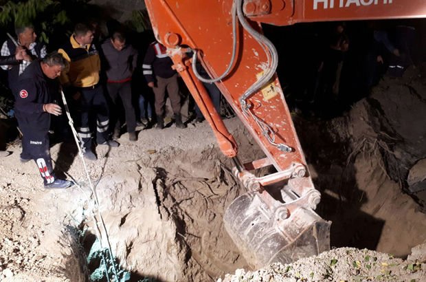 Antalya'da bahçe kazısında 2 kişi göçük altında kaldı