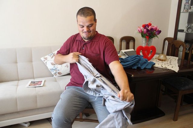 İzmirli Sercan Türkmen reddedilince kilo verip eski kıyafetlerini kesti!