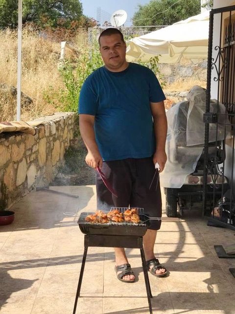 İzmirli Sercan Türkmen reddedilince kilo verip eski kıyafetlerini kesti!
