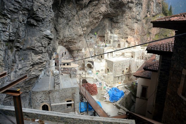 Sümela Manastırı'nda devam eden restorasyon çalışmaları görüntülendi