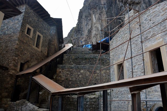Sümela Manastırı'nda devam eden restorasyon çalışmaları görüntülendi