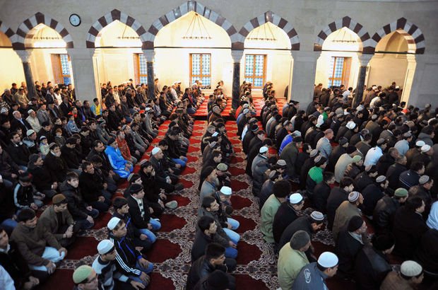 İzmir Cuma saati (27 Ekim) İzmir'de Cuma namazı saat kaçta kılınacak? Cuma vakitleri