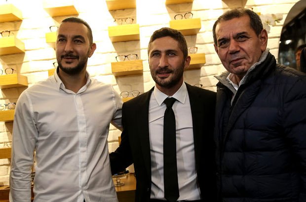 Galatasaray camiası, Sabri Sarıoğlu'nu mağaza açılışında yalnız bırakmadı