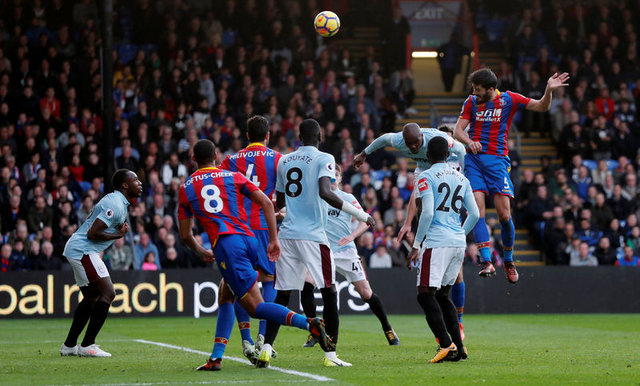 Slaven Bilic'in Crystal Palace maçındaki fotoğrafı İngiltere'yi salladı