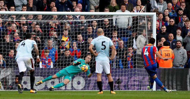 Slaven Bilic'in Crystal Palace maçındaki fotoğrafı İngiltere'yi salladı