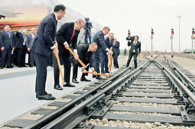 Bakü-Tiflis-Kars demiryolu hattı ile yük taşıma süresi de en az 33 gün kısaldı
