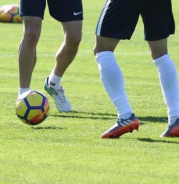 "Günümüzde antrenman ve müsabakalarda sık olarak görülen, bağ, tendon, kas ve eklem kıkırdağı lezyonlarının tedavisinde iyileştirici ve yenileyici bir yöntem olarak PRP ve proloterapi kullanımı giderek yaygınlaşıyor"