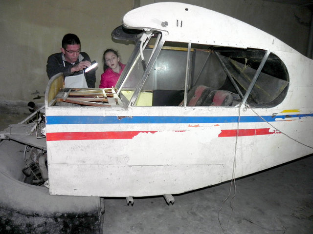 Avcılar'da bodrum katındaki hurda uçak hurdacıya verildi