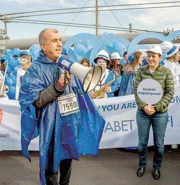 Türkiye Diyabet Vakfı önderliğinde bu yıl 7’nci kez gerçekleşen “Kıtalararası Diyabet Yürüyüşü” kapsamında pankart ve balonlarla Boğaziçi Köprüsü’nü geçen yaklaşık 500 kişilik grup, diyabet tedavisinde tanı ve tedavinin önemine yönelik verdikleri mesajlarla dikkat çekti