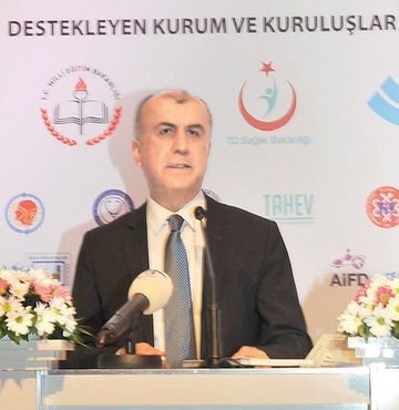 Dünya Diyabet Günü dolayısıyla düzenlenen “9. Diyabet Parlamentosu” Ankara’da gerçekleşti. Türkiye Diyabet Vakfı Başkanı Prof. Dr. Temel Yılmaz, “Türkiye’de yaklaşık 10 milyon kişi diyabetle mücadele ediyor. Ancak en az 3 milyon kişi diyabetli olduğunu bilmiyor” dedi