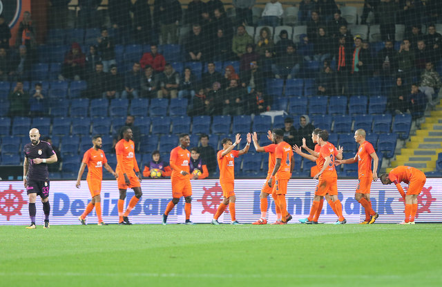 Galatasaray Tudor'la büyük maç kazanamıyor - Galatasaray Başakşehir'e 5-1 yenildi - Tudor'un büyük maç karnesi