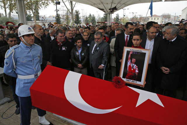 Naim Süleymanoğlu'nun cenaze törenine damga vurdu