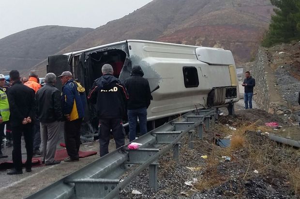 Elazığ'da yolcu otobüsü devrildi: 2 ölü, 18 yaralı