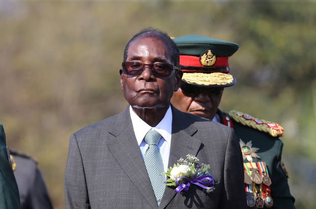 Zimbabve Devlet Başkanı Robert Mugabe partisindeki görevinden alındı!