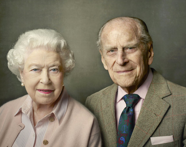 Kraliçe Elizabeth ile Prens Philip'ten 'platin yıldönümü' kutlaması