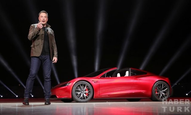 Uçan araba gerçek oluyor! Elon Musk'a göre Tesla Roadster gelecekte uçuş kabiliyetine sahip bir otomobil olabilir