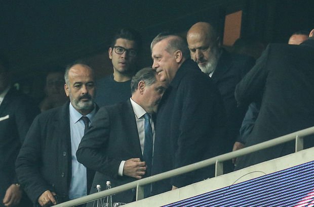 Cumhurbaşkanı Erdoğan Beşiktaş - Porto maçında