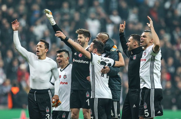 Beşiktaşlı futbolcuların tur sevinci