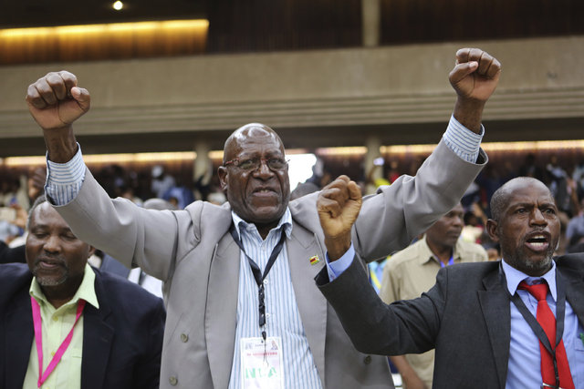 Zimbabve'de Mugabe'nin istifasının ardından halk kutlamalara başladı!