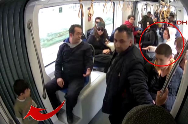 Kocaeli'de Tramvay yolcuları, farkındalık deneyinde çocuklara sahip çıktı (VİDEO)