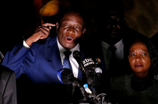 Zimbabve'nin yeni başkanı Emmerson Mnangagwa kimdir? Mnangagwa stadyumda yemin edecek