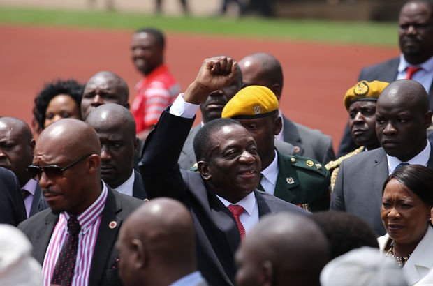 Zimbabve'de yeni devlet başkanı göreve başladı!