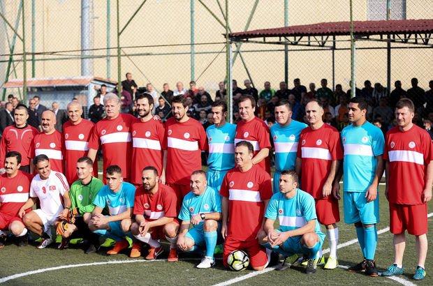 Türk futbolunun efsaneleri hükümlü ve tutuklularla maç yaptı