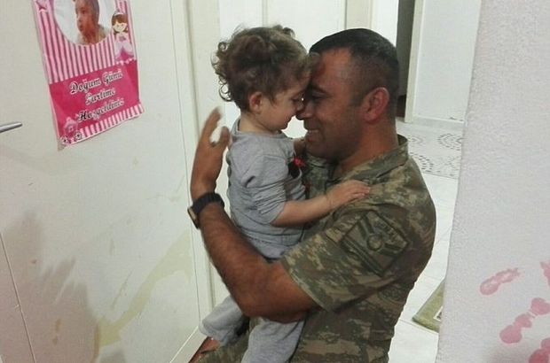 Kastamonu'da görevden dönen asker baba ile minik kızının buluşması duygulandırdı